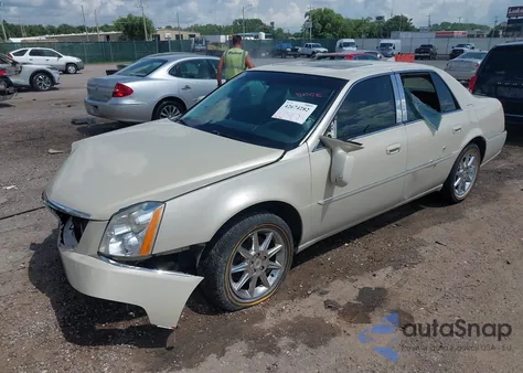 2011 Cadillac Dts Luxury Collection z USA, uszkodzony, nr VIN 1G6KD5E60BU130558